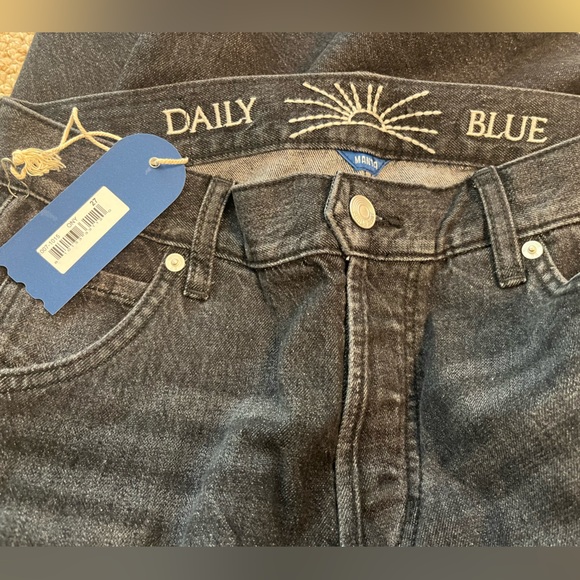 Daily Blue NWT Mantra Wide Barrel Leg Cropped Denim in Black - Picture 9 of 10